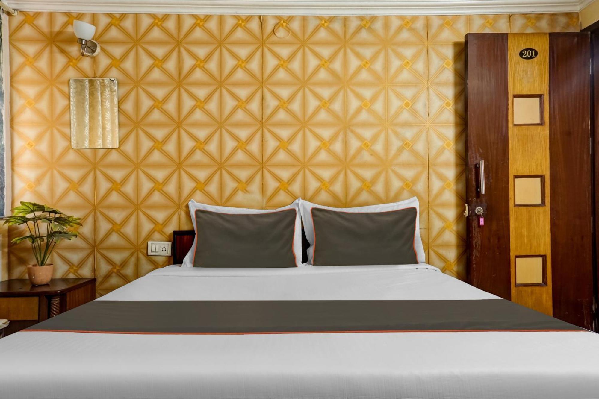 Hotel Galaxy Residency Kalyani Nagar Pune Ngoại thất bức ảnh